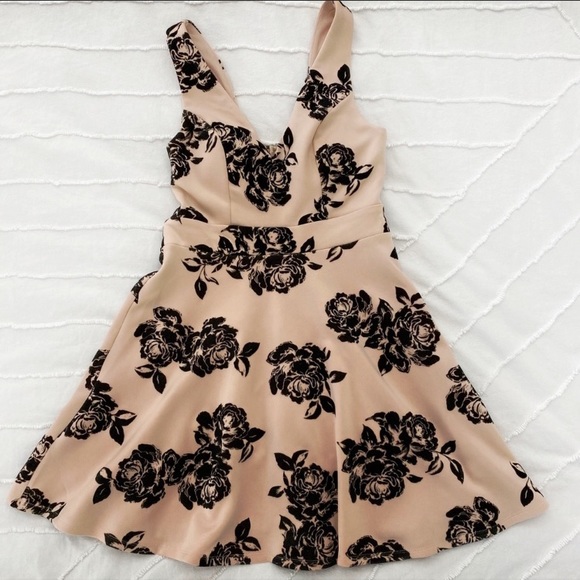 Trixxi Dress 👗 - Picture 12 of 12